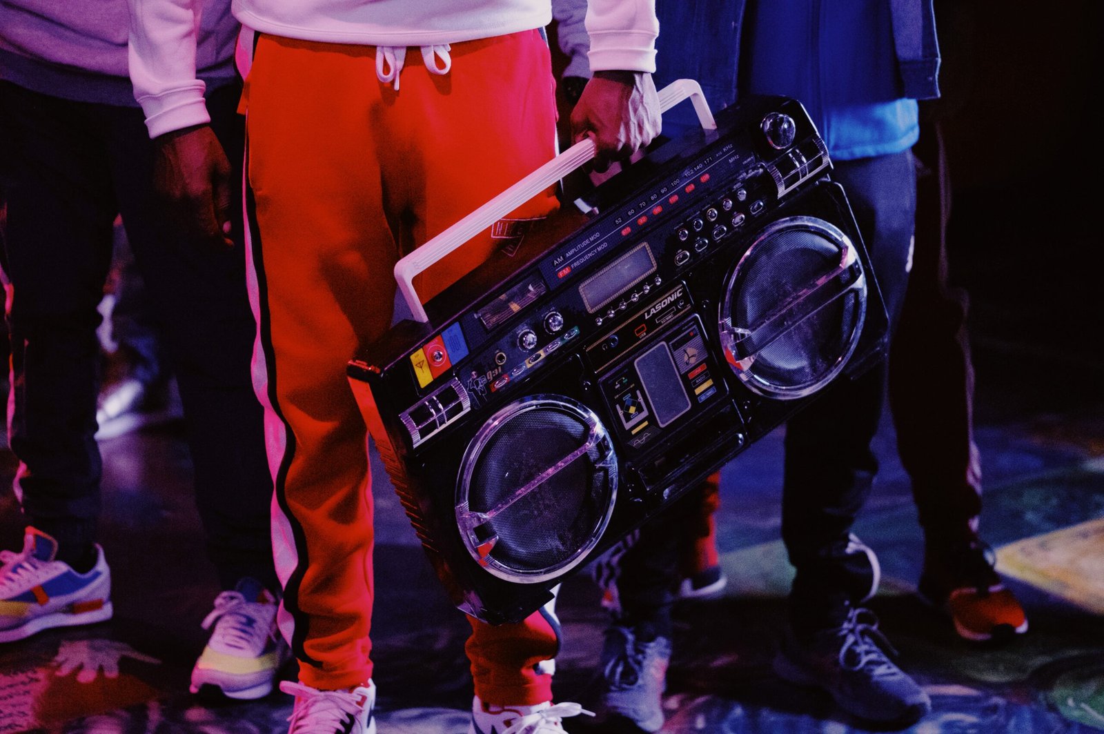 The East Coast vs West Coast Rap Battle: A Journey Through Hip-Hop History